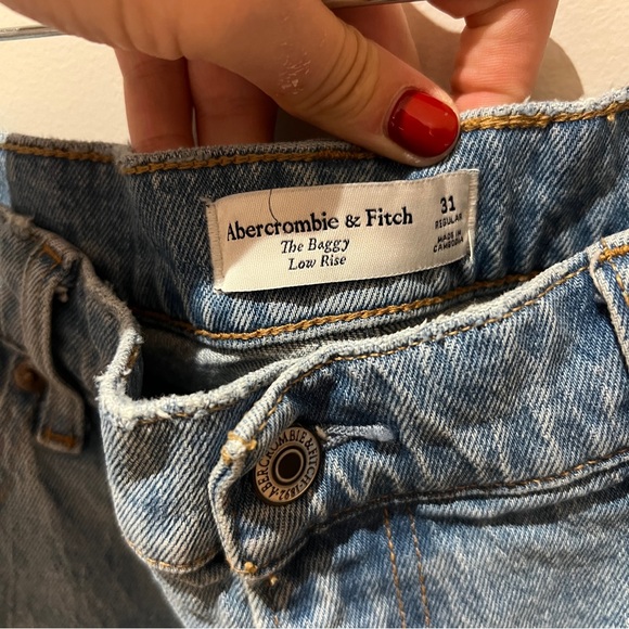 Baggy Low Rise Jeans - Picture 3 of 4